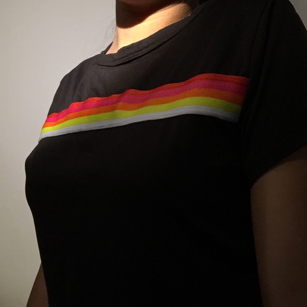 SUPER CUTE cropped black shirt with simple design